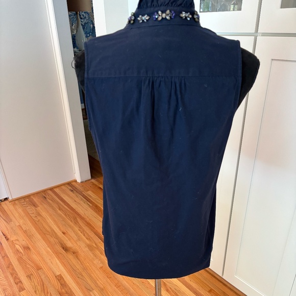 💎 J.Crew Ruffle-Collar Sleeveless Button-Down Shirt – Navy (Size 4) 💎 - Picture 4 of 10